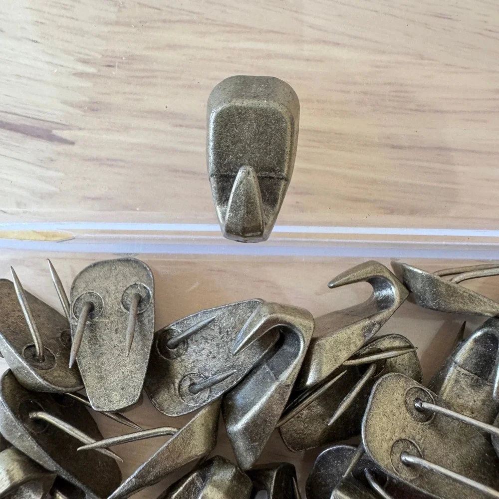 VTG Style Hanging Hooks Brass Tone 40 Nails‎ for Cubicles Corkboard and Fabric
